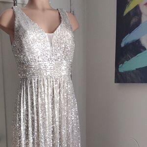 NW Nightway Elegant Champagne Sequin Evening Dress 10